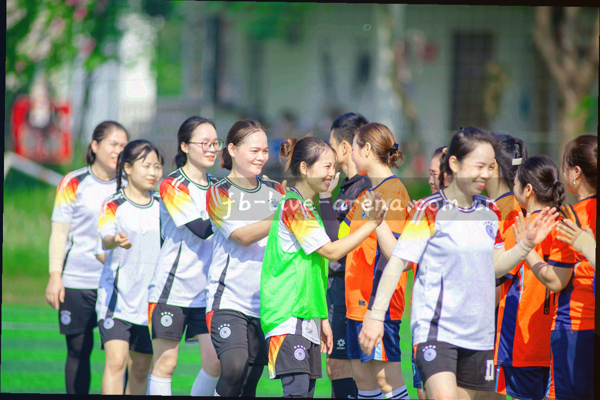 密集点阵与折线重叠的抽象纹理，暖橙与冷紫两种色点交错分布